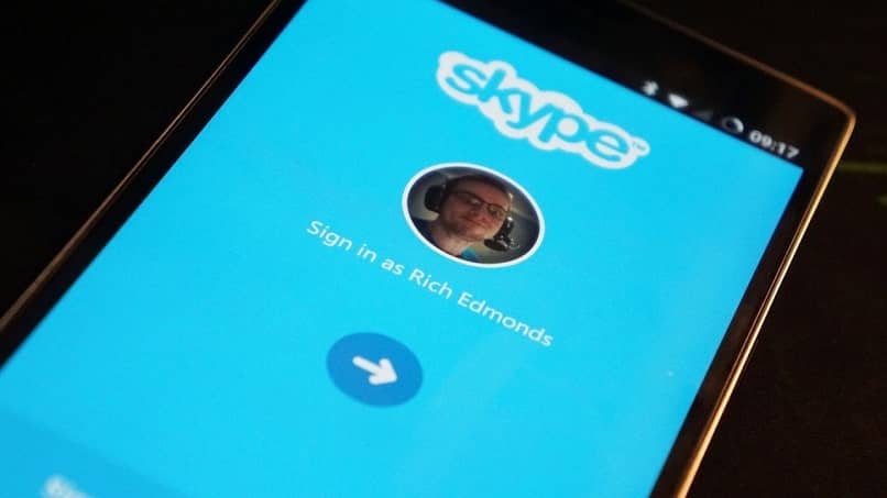 aplikacja Skype na telefon