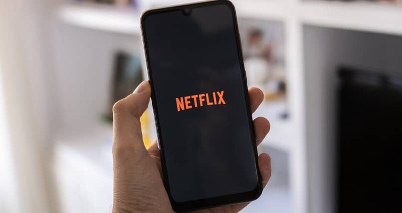telefon komórkowy z logo Netflix