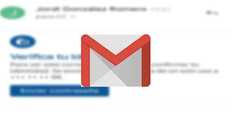 Logo Gmaila z rozmytym tłem
