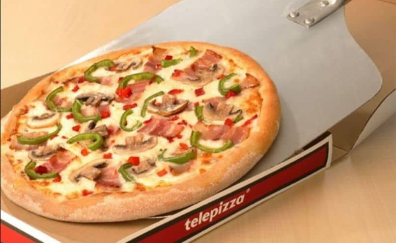 pudełko z pizzą telepizzy