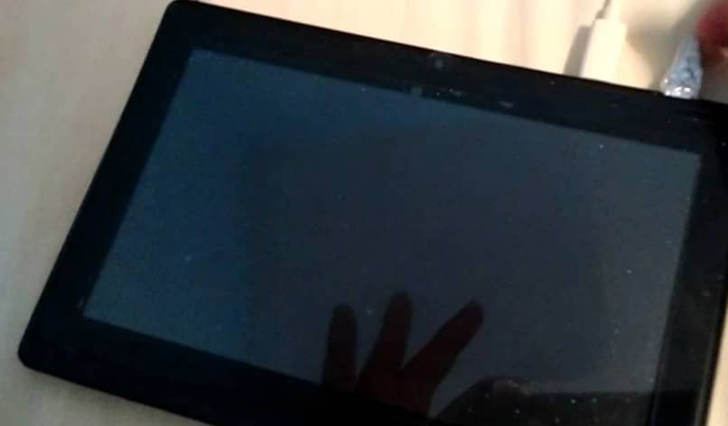 ekran tabletu z Androidem wyłączony