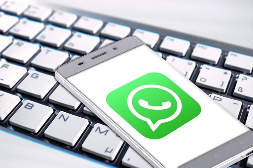 klawiatura WhatsApp na telefon komórkowy