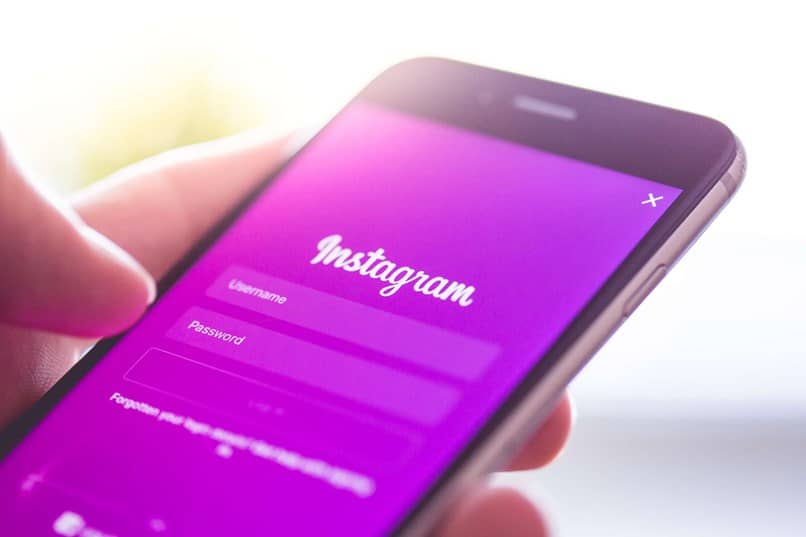 instagram fioletowy telefon komórkowy