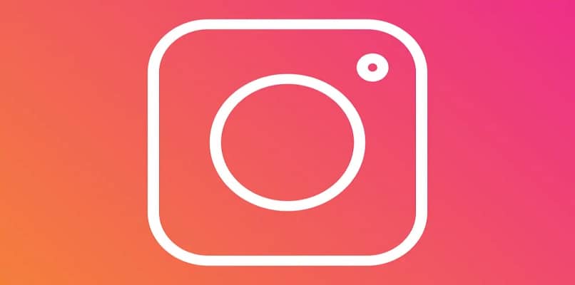 niewyraźne tło z logo instagram