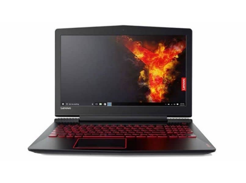 laptop białe tło