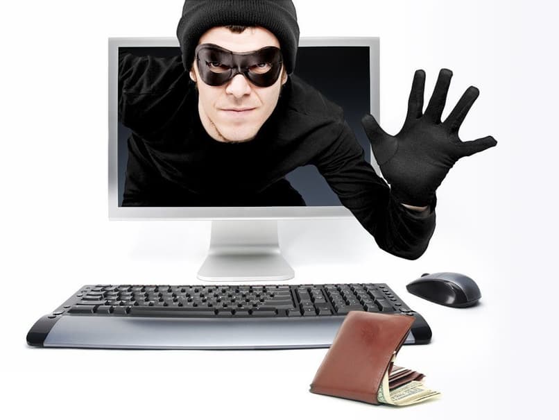 złodziej wychodzący z komputera
