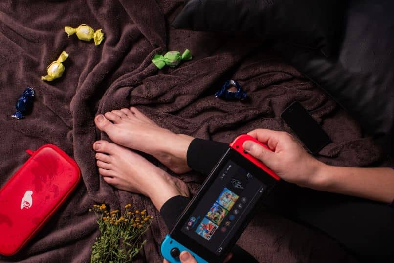 Nintendo włącza się na nóżkach dziecka