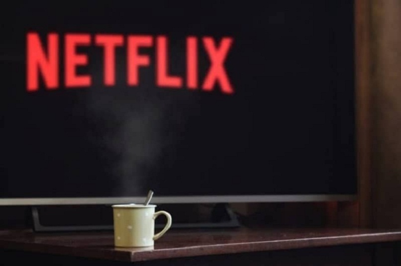 logo Netflix na ekranie telewizora Smart TV