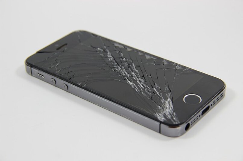 uszkodzony ekran telefonu