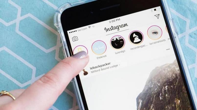 dotknij, aby wyświetlić historie na Instagramie