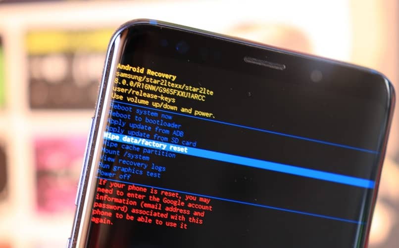 menu trybu awaryjnego na smartfonie Samsung