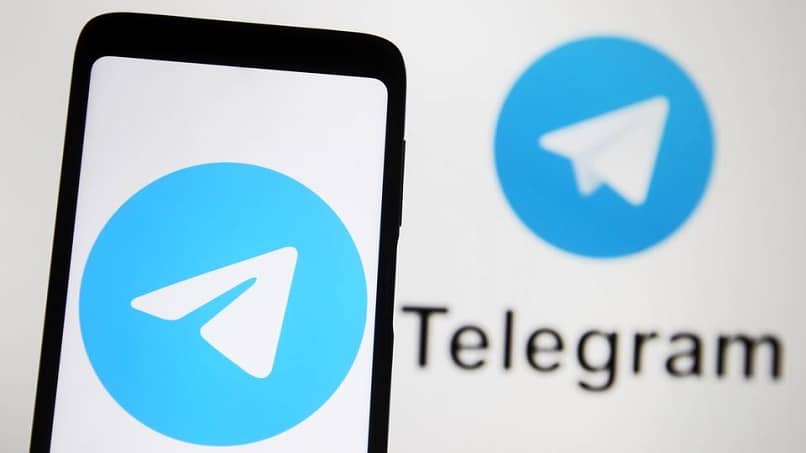 logo telegramu na telefonie