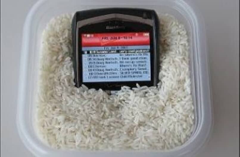 ryż, aby usunąć wilgoć z telefonu