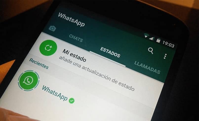 prześlij nowy status do WhatsApp