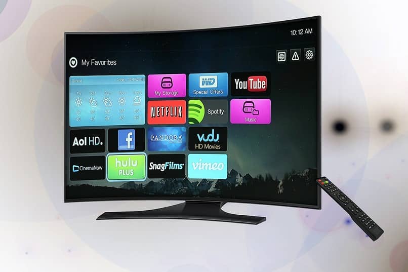 smart tv z różnymi aplikacjami na ekranie