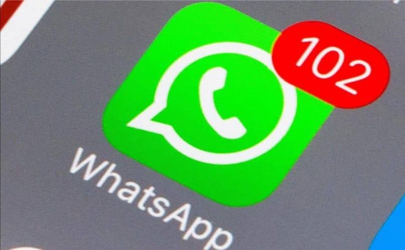 logo WhatsApp z powiadomieniami
