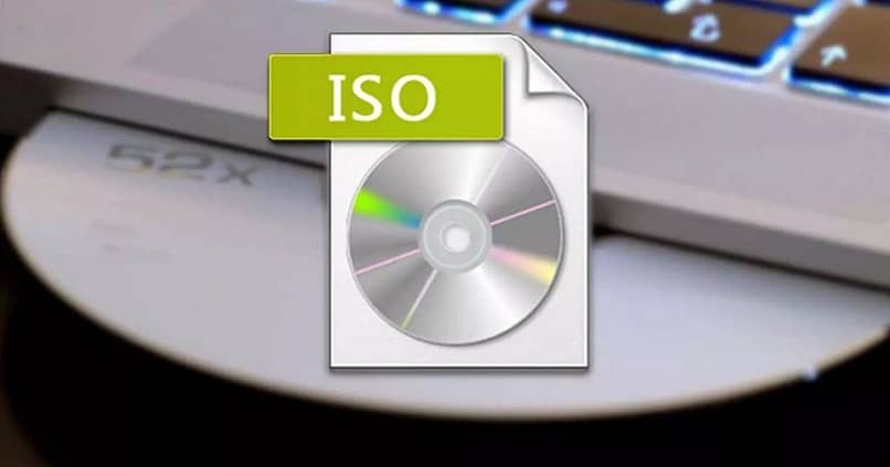 obraz logo ISO na laptopie