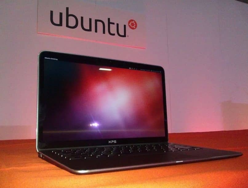 laptop z systemem ubuntu