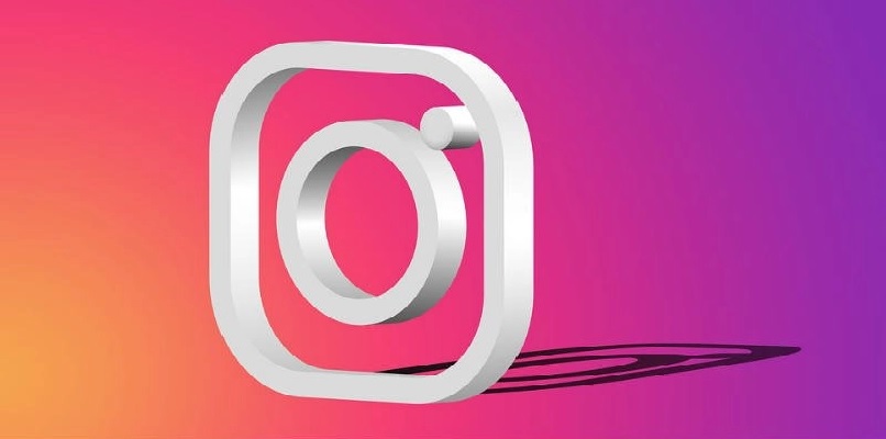 logo instagrama na różowym tle