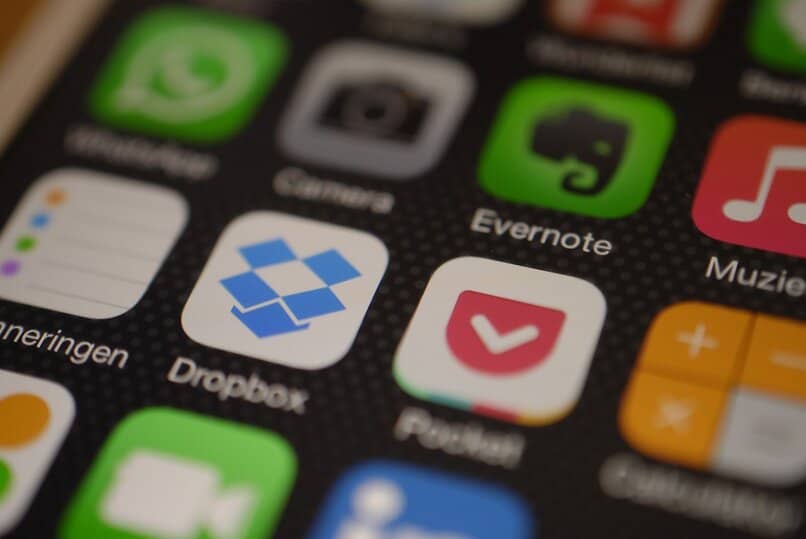 ikona dropboxa w aplikacjach mobilnych