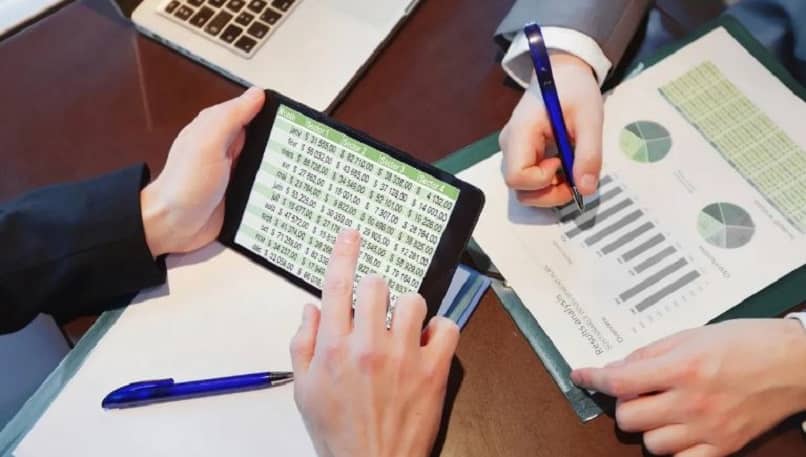 wprowadź formuły z aplikacji Excel na telefonie komórkowym