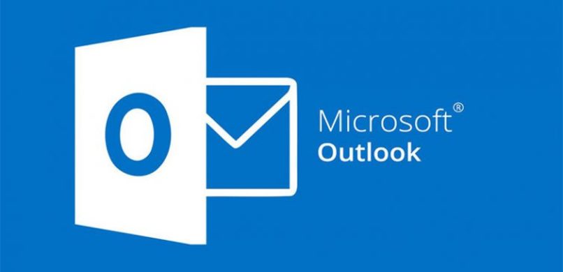 logo Microsoft Outlook z niebieskim tłem