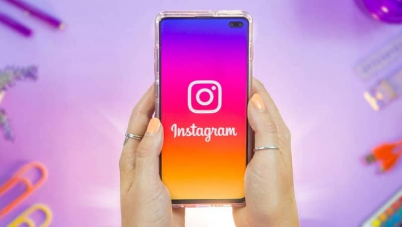 umieść kolory tęczy na historiach na Instagramie