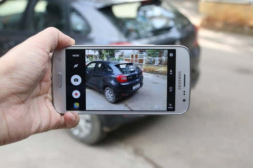 smartfon Samsung robi zdjęcie
