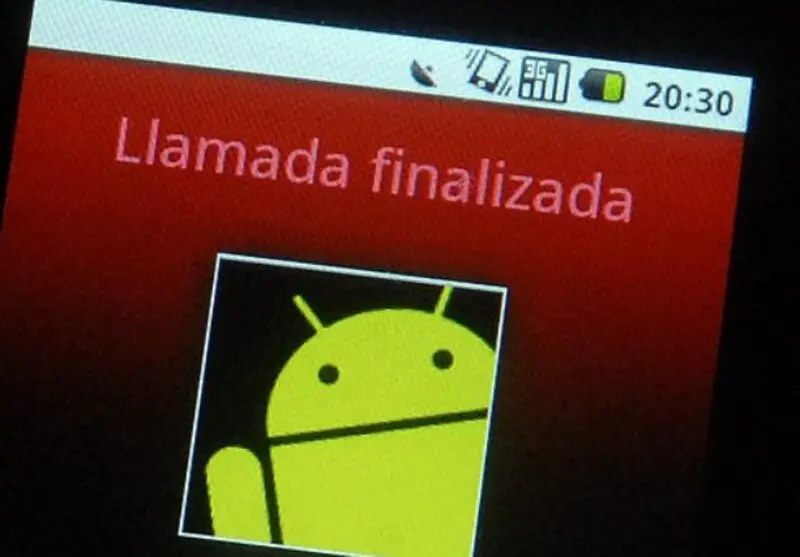 telefon z zakończeniem rozmowy na ekranie