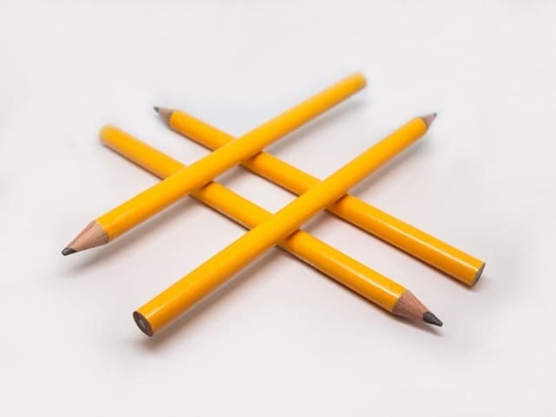 hashtag wykonany ołówkami