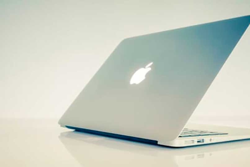 laptopa MAC