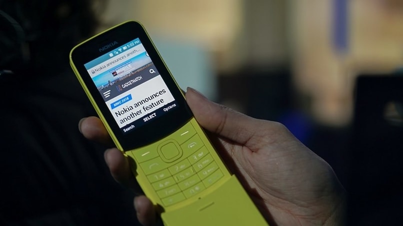 żółty telefon komórkowy